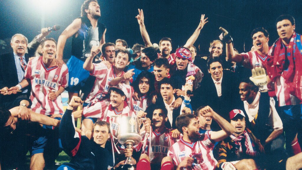 El Atlético de Madrid celebra la Copa del Rey en 1996.
