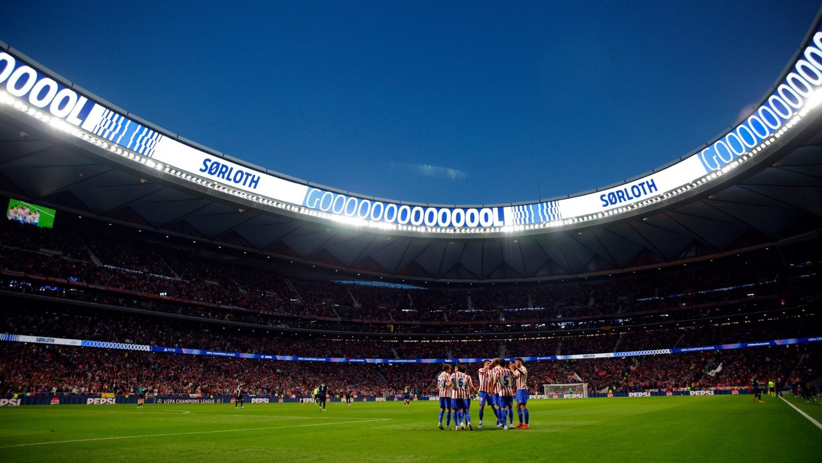 El equipo celebra un gol de Sorloth ante el Brujas.