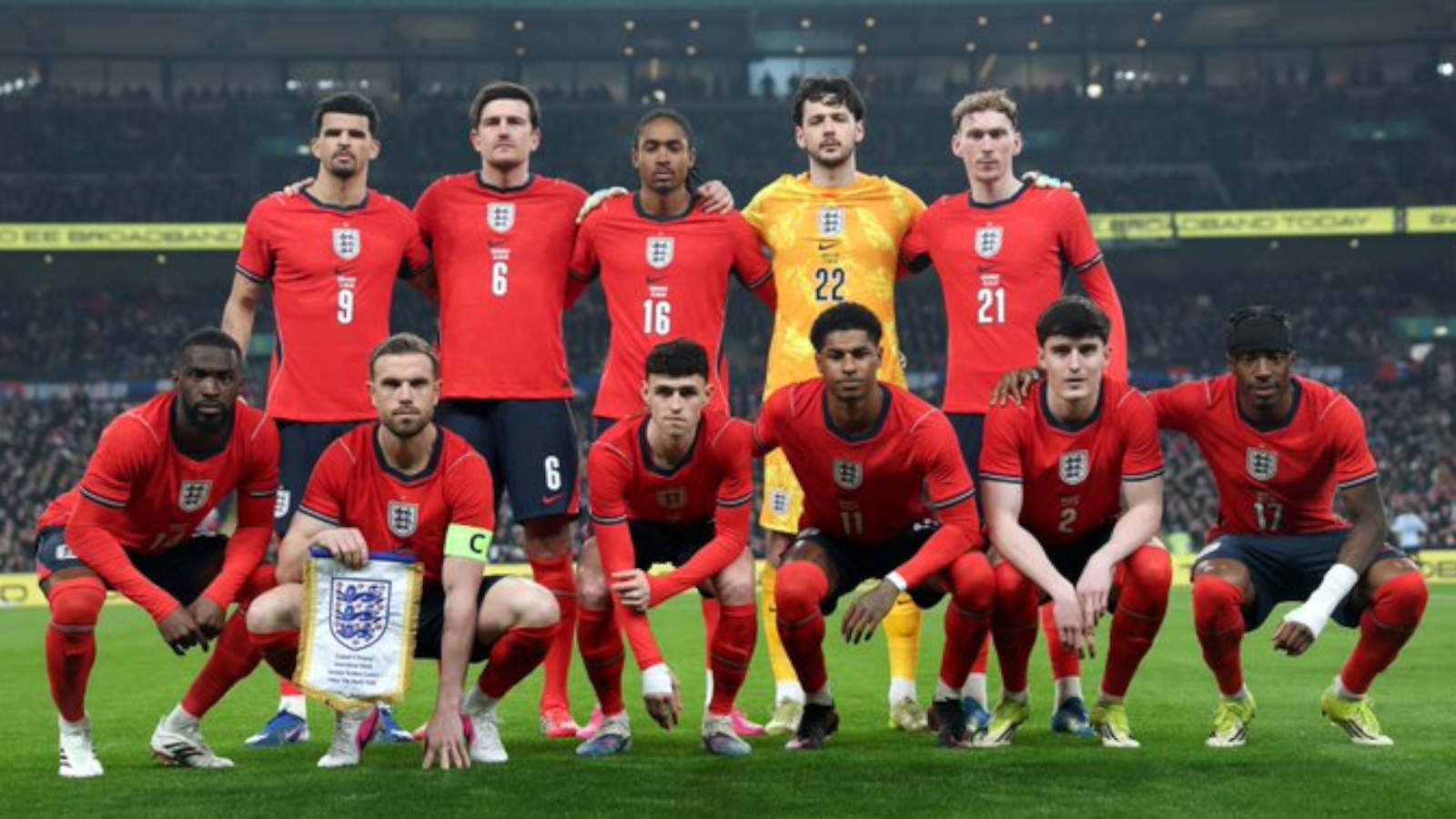 El equipo de Inglaterra ante Uruguay. Vía X/@England