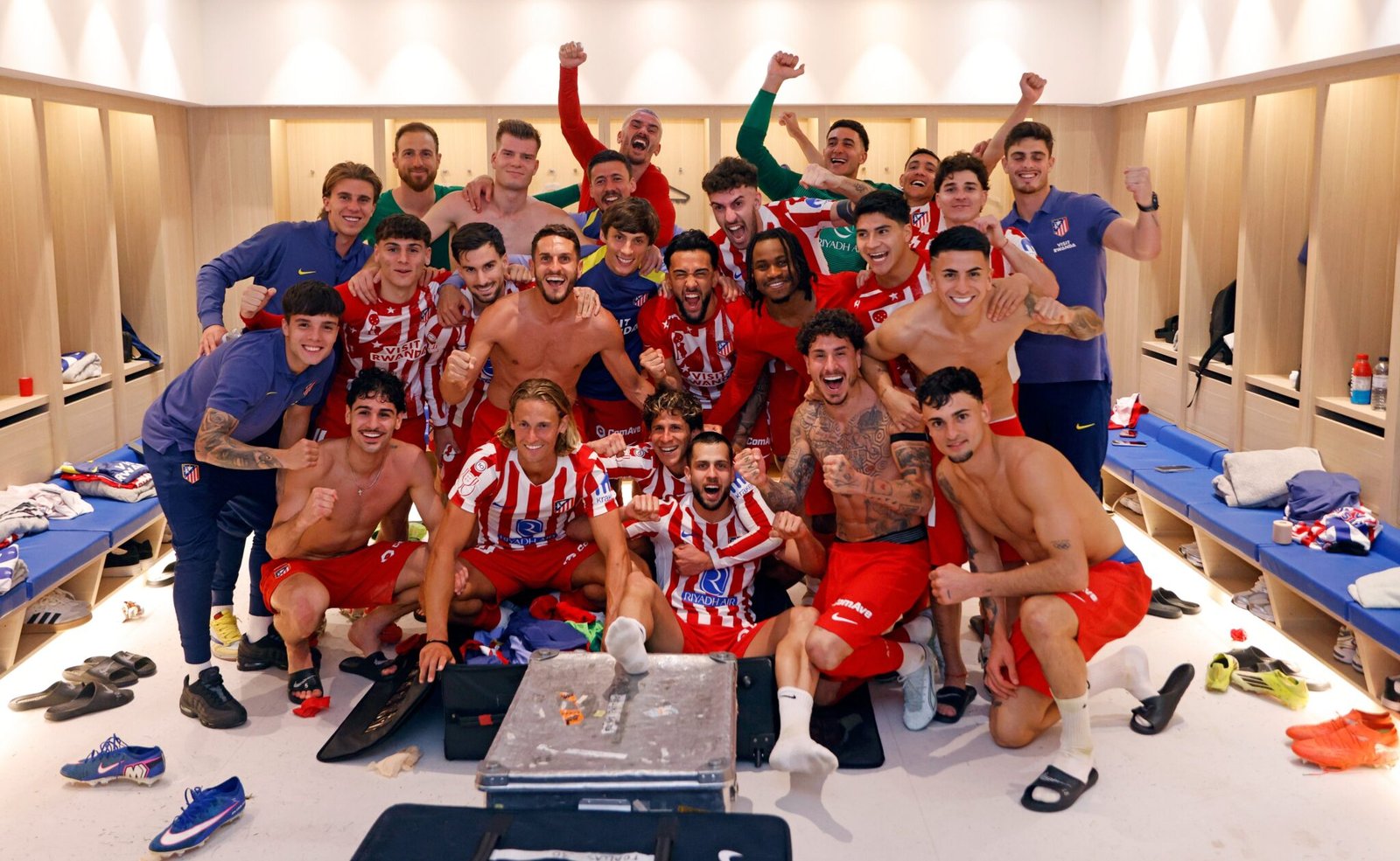 El Atlético de Madrid celebra la eliminación del FC Barcelona y el pase a la final de la Copa del Rey