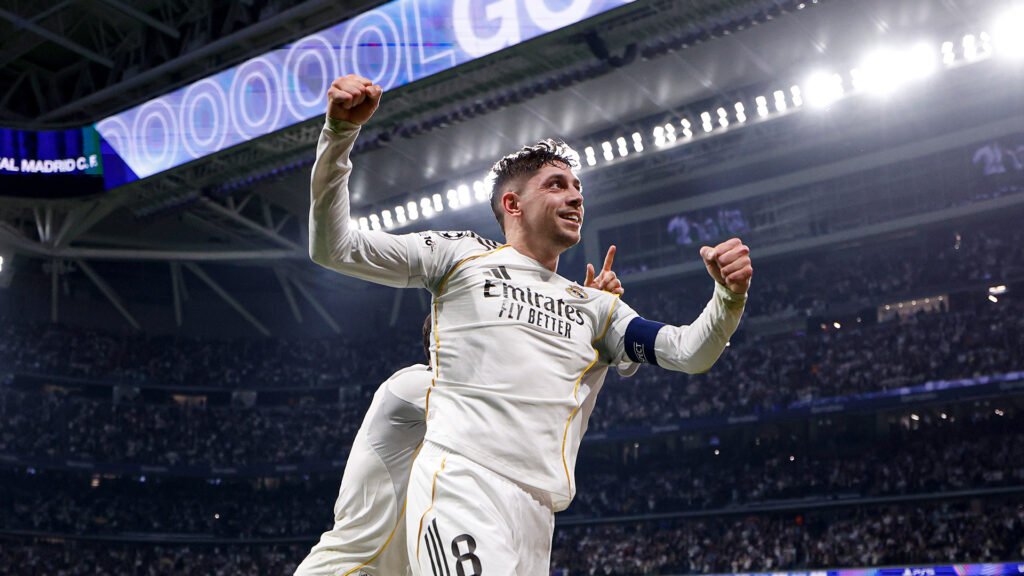 Federico Valverde celebra uno de los tres goles que anotó contra el City. Via X: @Realmadrid
