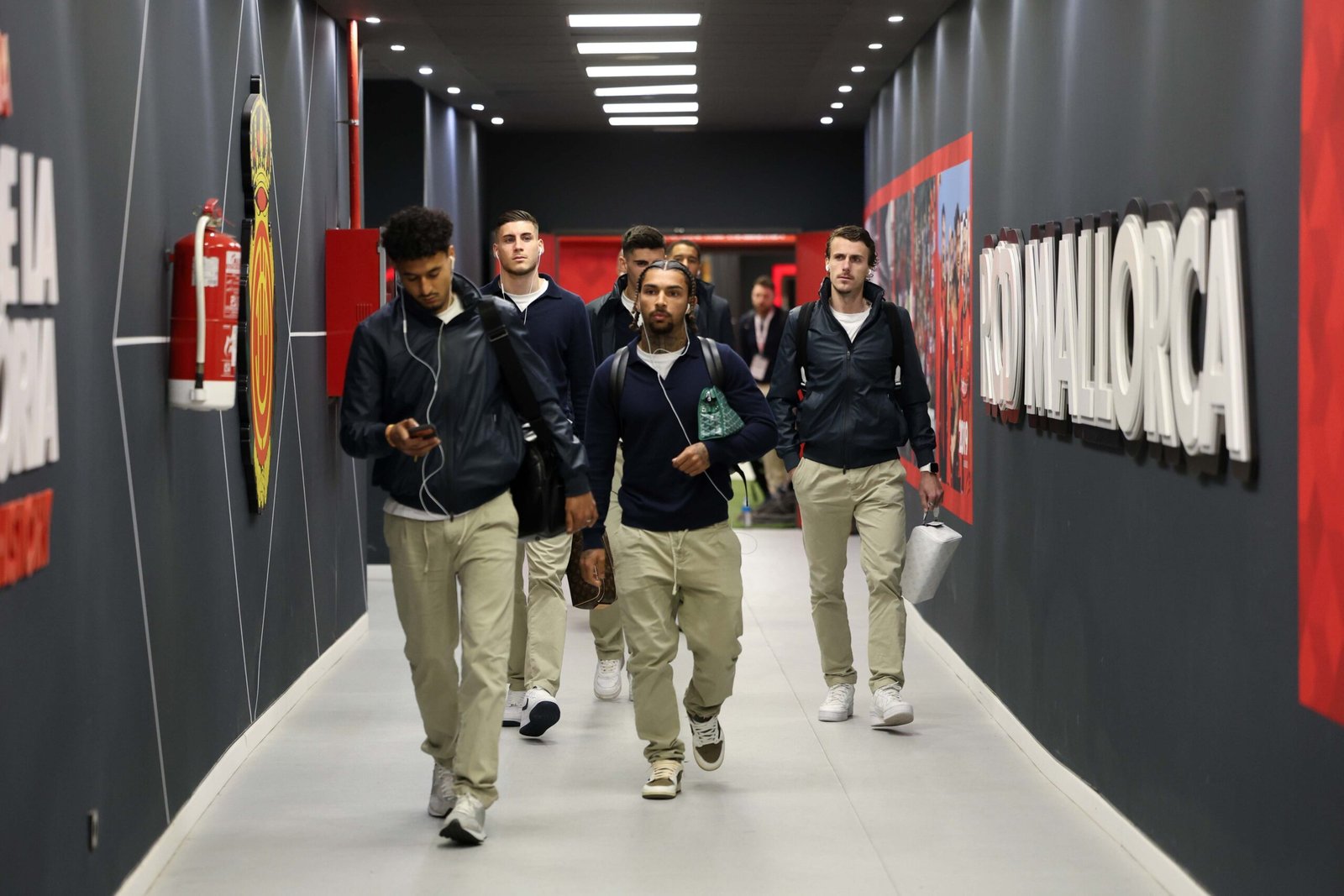 Jugadores del Espanyol entrando al estadio