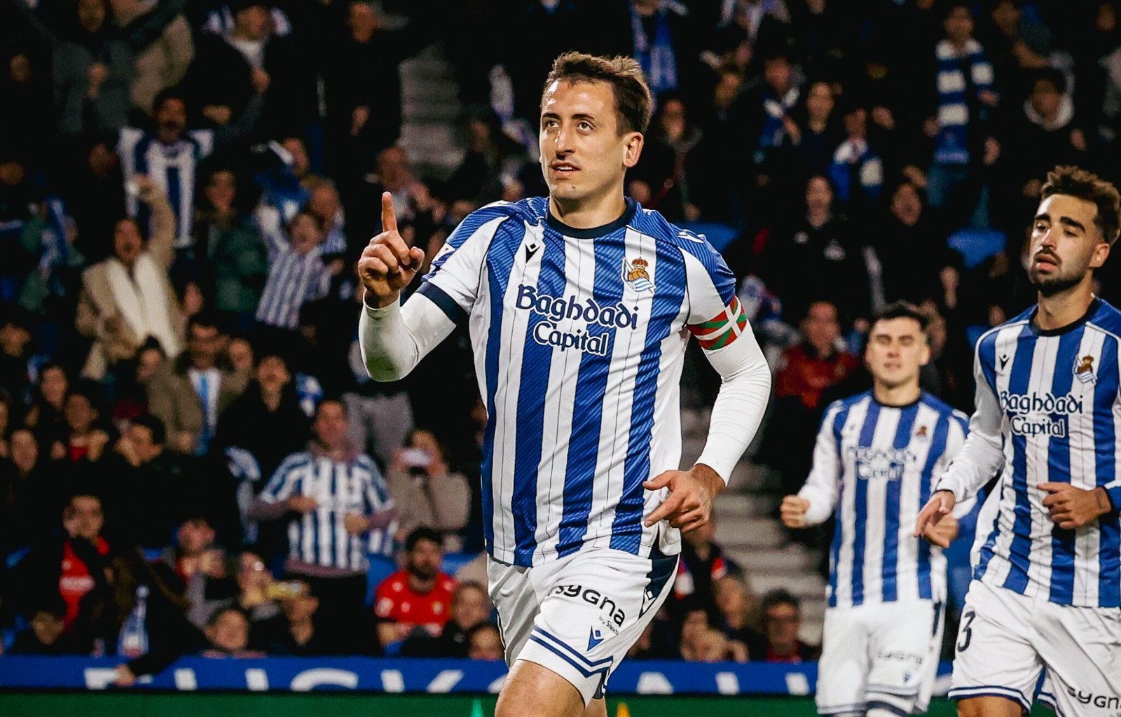 Mikel Oyarzabal celebra el primer gol del partido. Vía X: @Realsociedad