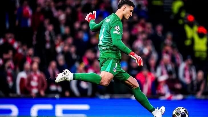 Musso, en el encuentro ante el Tottenham.