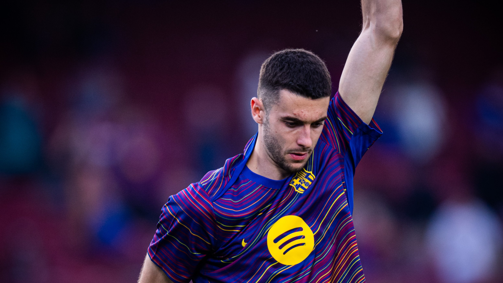 Joan García calentando. Vía X / @FCBarcelona