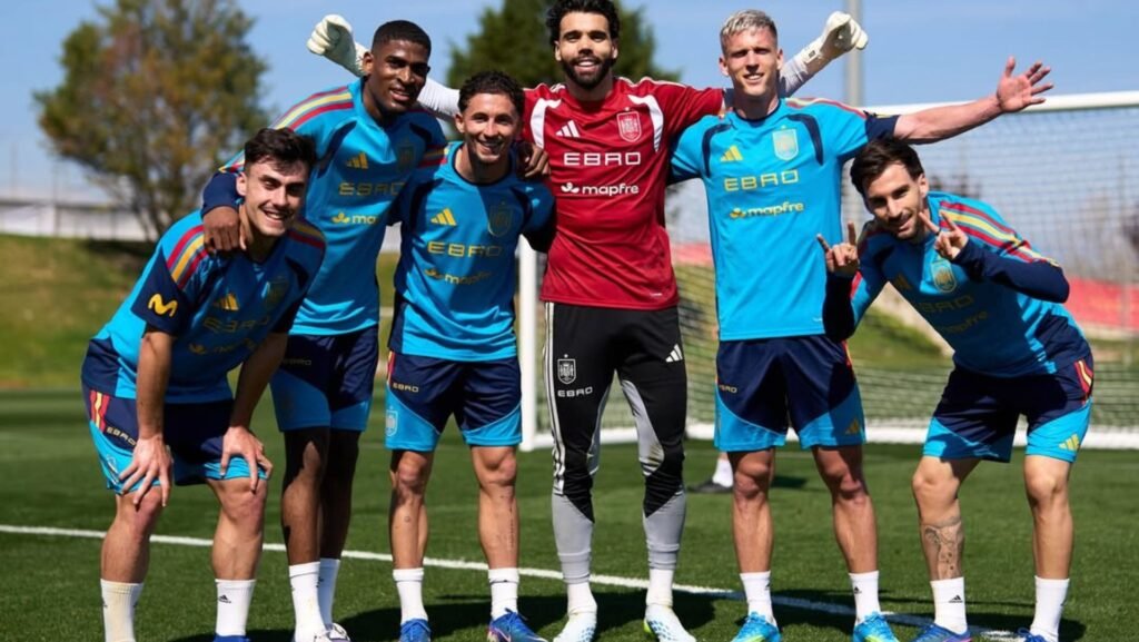 Luis de la Fuente convoca a Llorente y Baena mientras varios jugadores del Atlético se quedan fuera