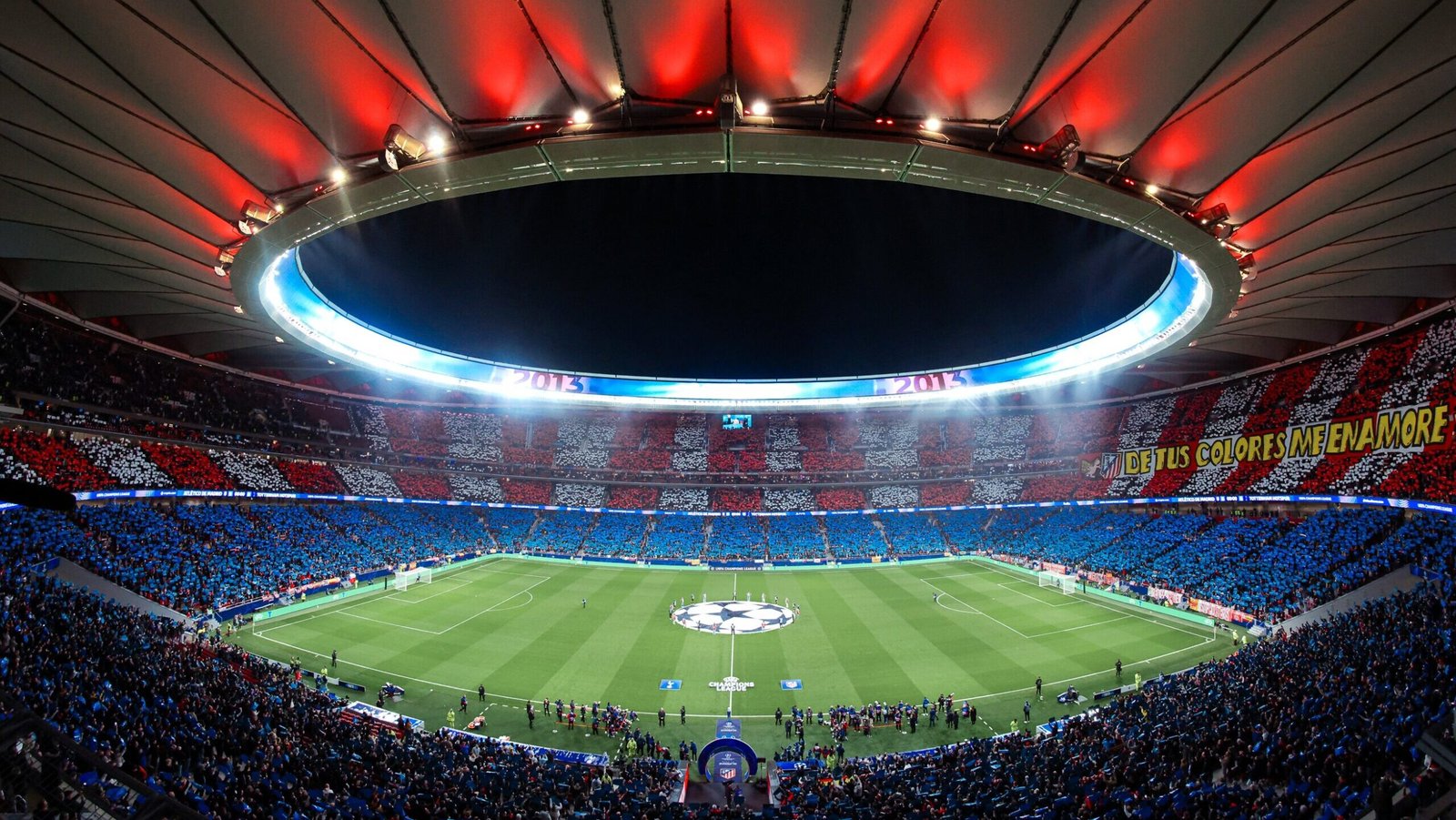 El tifo del Atlético de Madrid en el partido ante el Tottenham.