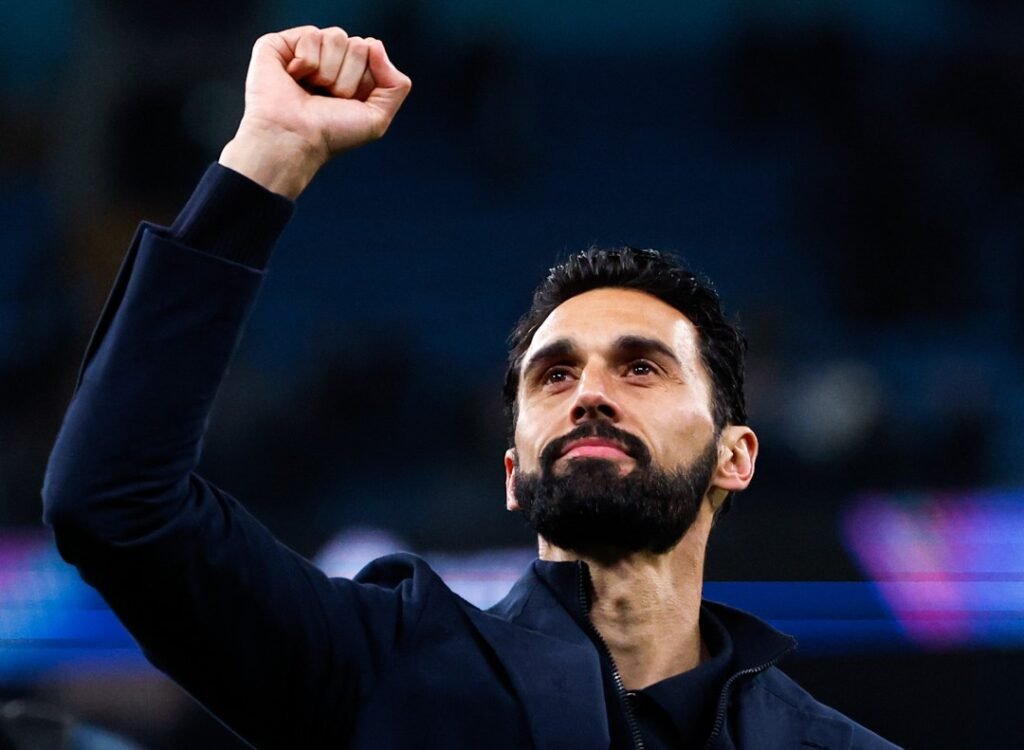 Álvaro Arbeloa celebra la victoria contra el Manchester City. Vía X: @Realmadrid