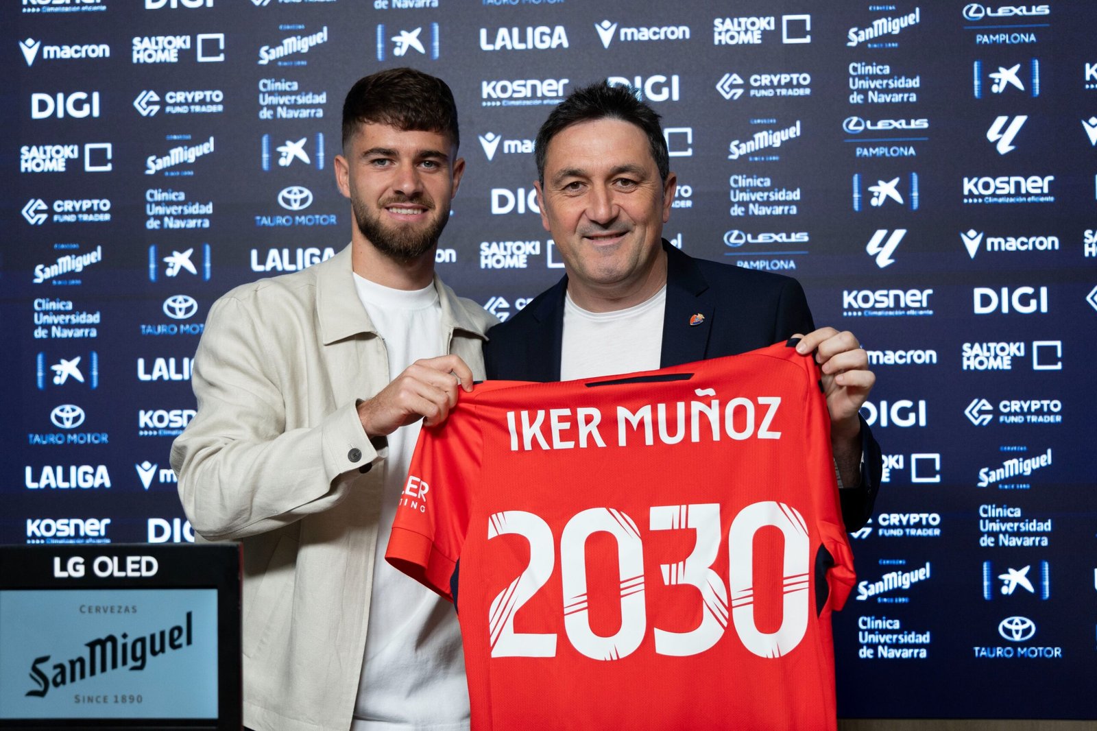 Iker Muñoz y Braulio Vázquez en la rueda de prensa sobre su renovación. Via X: @Realmadrid