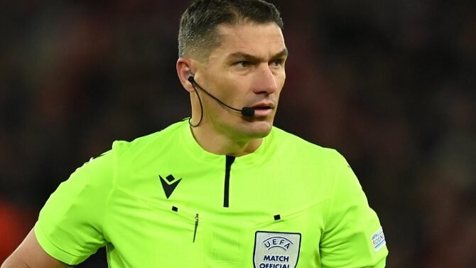 István Kovács, árbitro del FC Barcelona vs Atlético de Madrid en Champions League