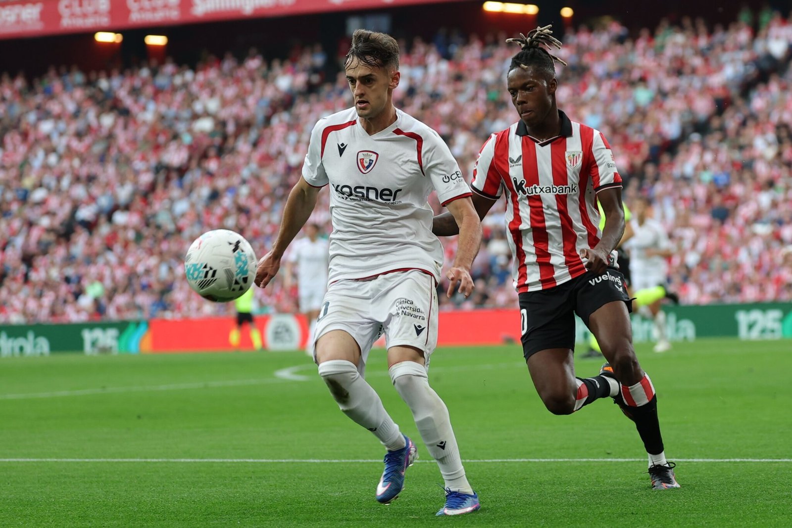 Aimar Oroz y Nico Williams, en una acción del encuentro. Vía X: @Osasuna