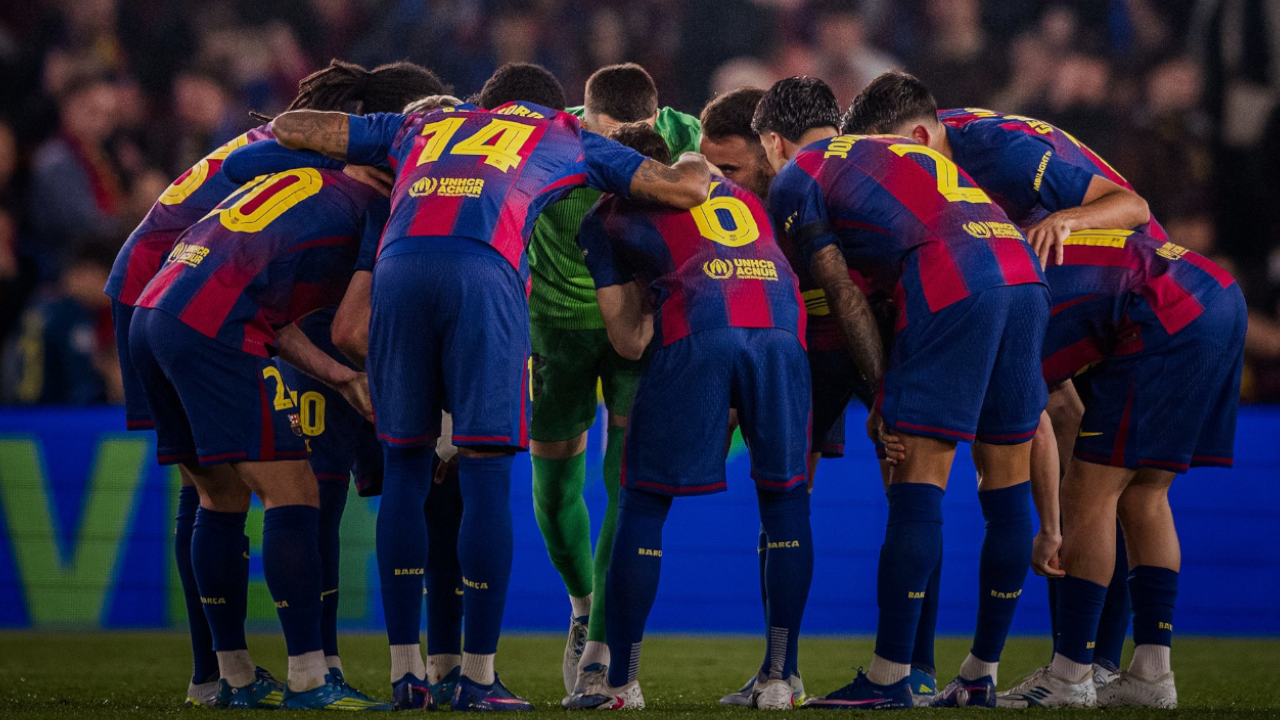 Piña del Barça previa a un partido. Vía X/@FCBarcelona