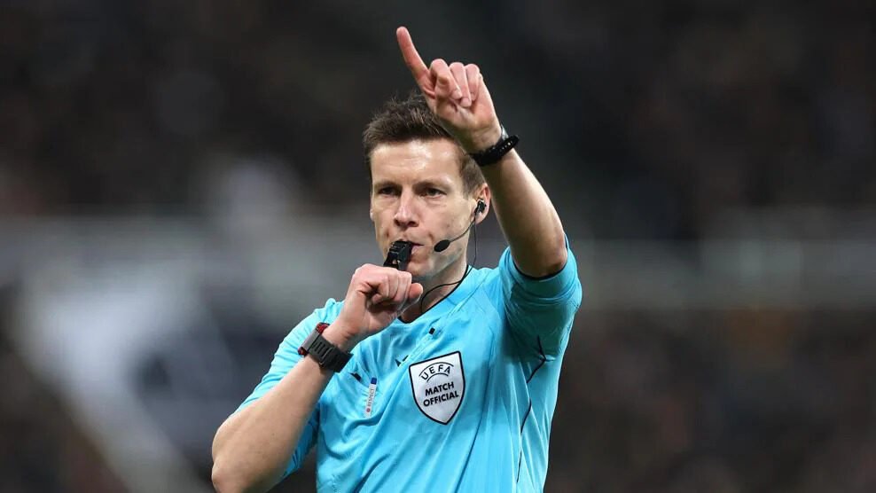 La UEFA designa a Daniel Siebert para la final de Champions tras su polémico arbitraje en el Arsenal-Atlético