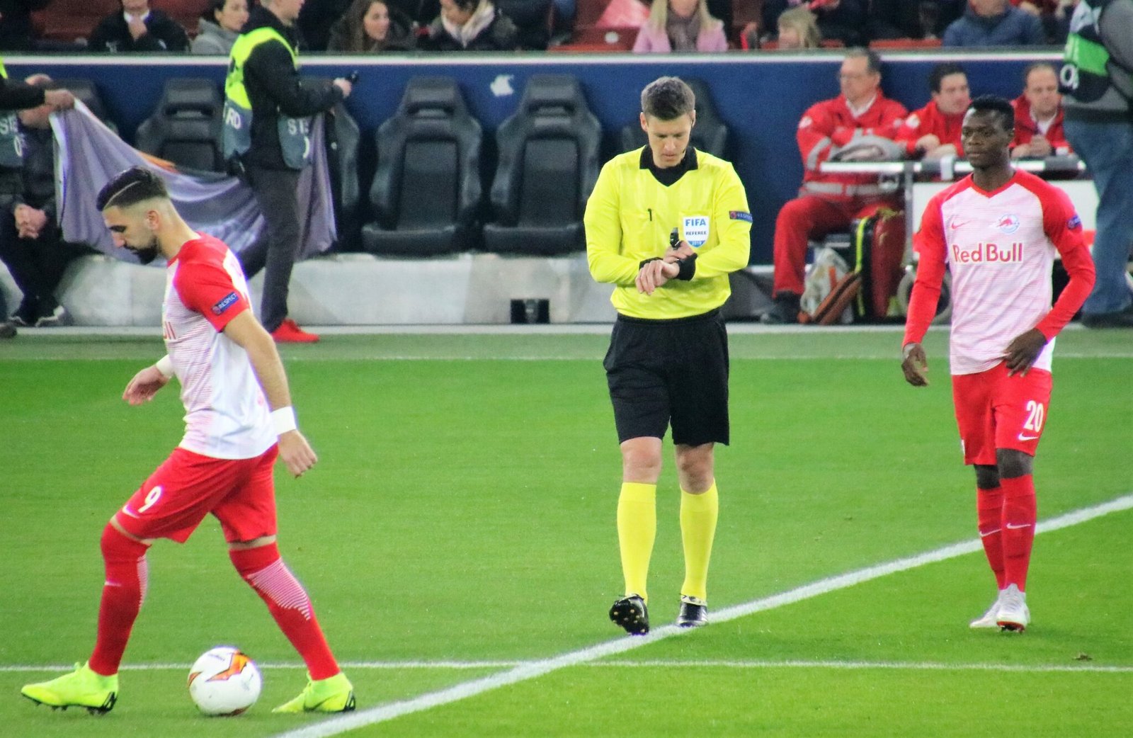 El colegiado alemán Daniel Siebert, el encargado de arbitrar el Arsenal-Atlético de Madrid en Londres