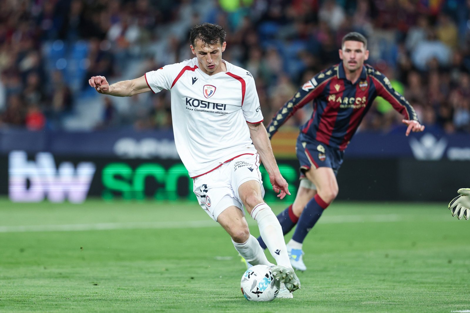 Budimir en el partido ante el Levante. Vía X: @Osasuna