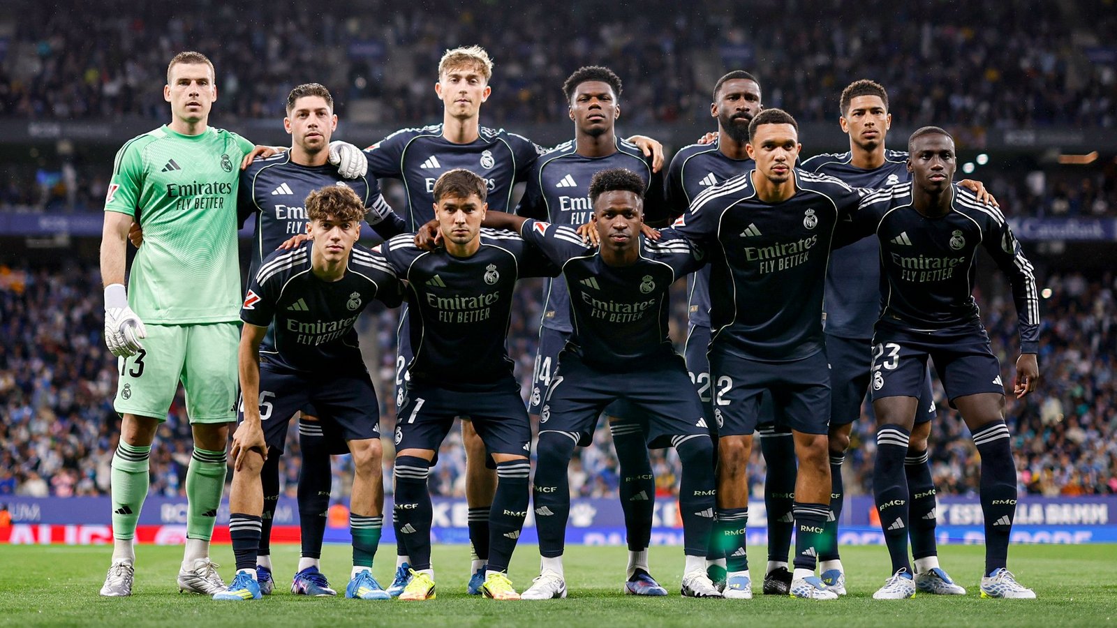 Vinícius y la plantilla del Real Madrid / Vía X/@Realmadrid