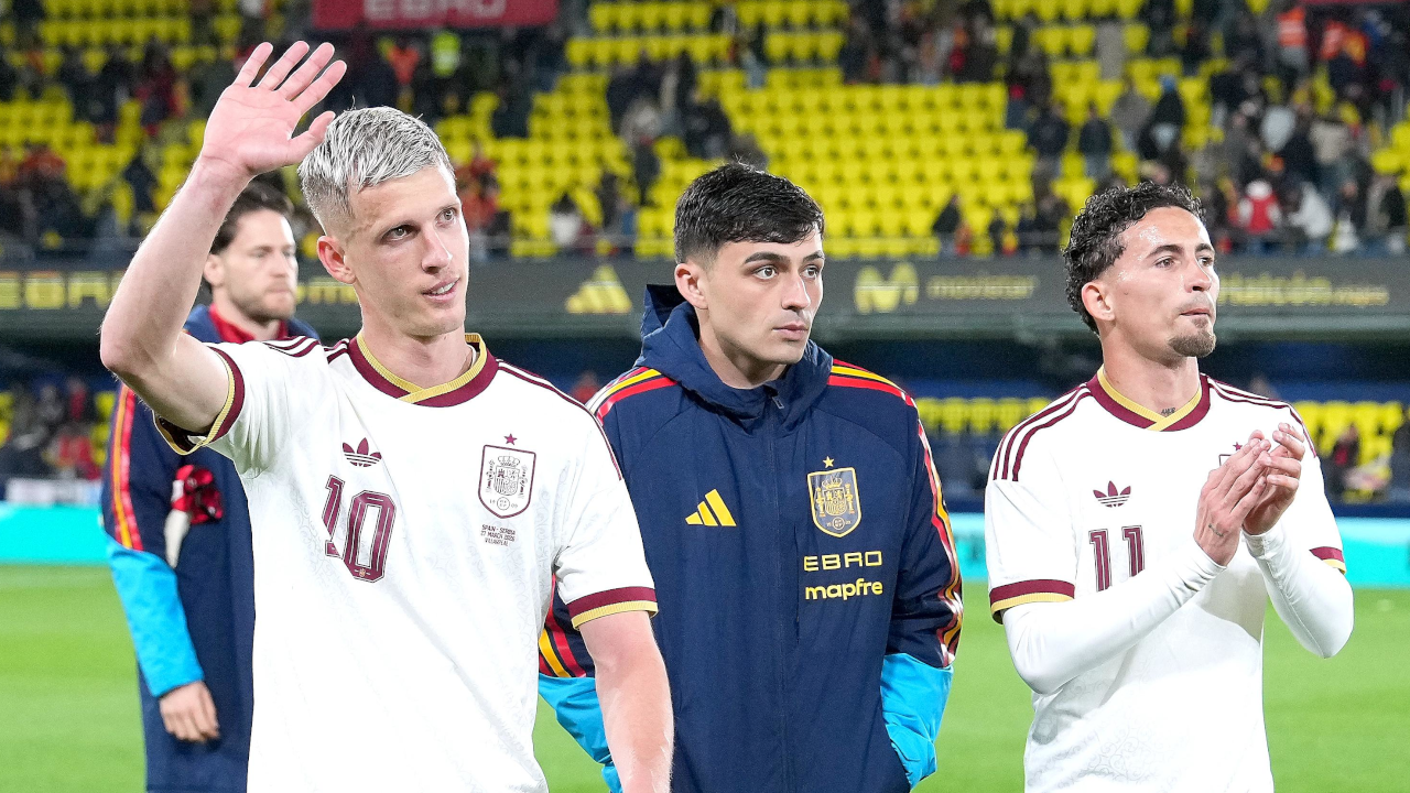 Olmo, Pedri y Pino con la SeFutbol. Vía: X/@SeFutbol