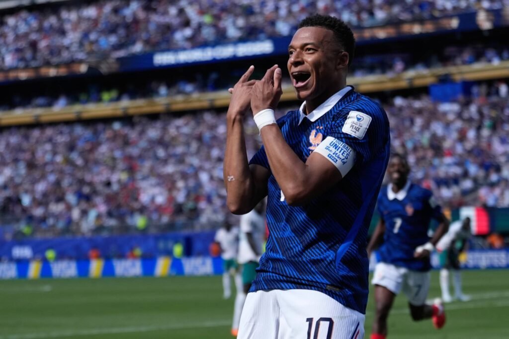 Mbappé celebra su gol frente a Senegal