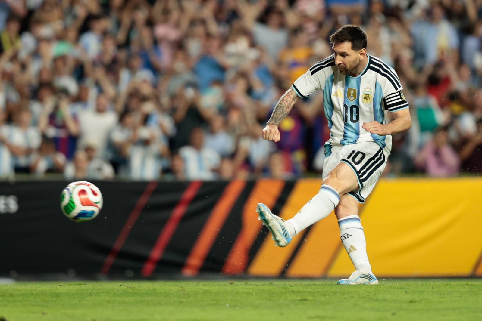 Messi frente a Islandia