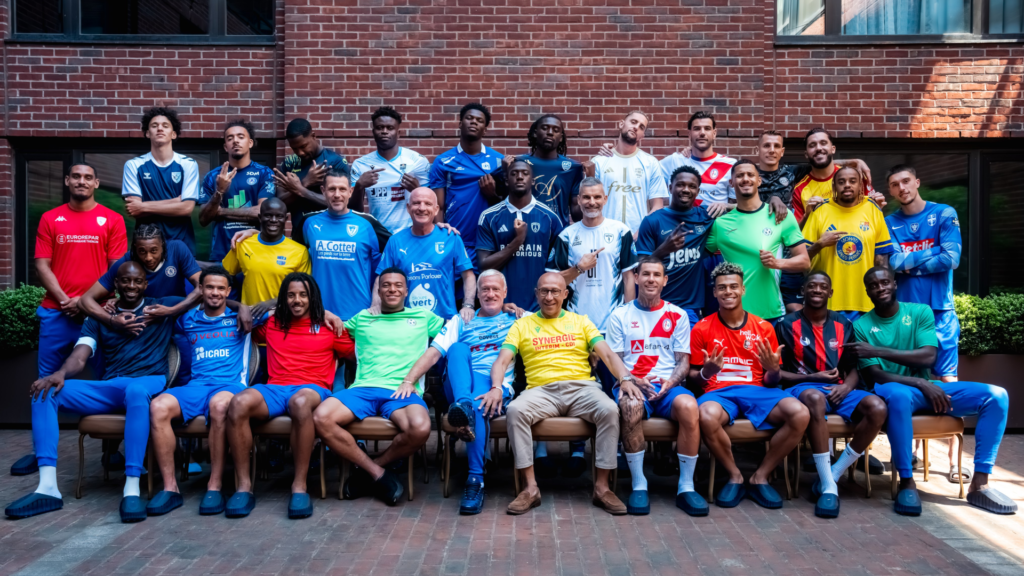 La selección francesa con las camisetas de sus clubes de niños. Vía: X/@equipedefrance