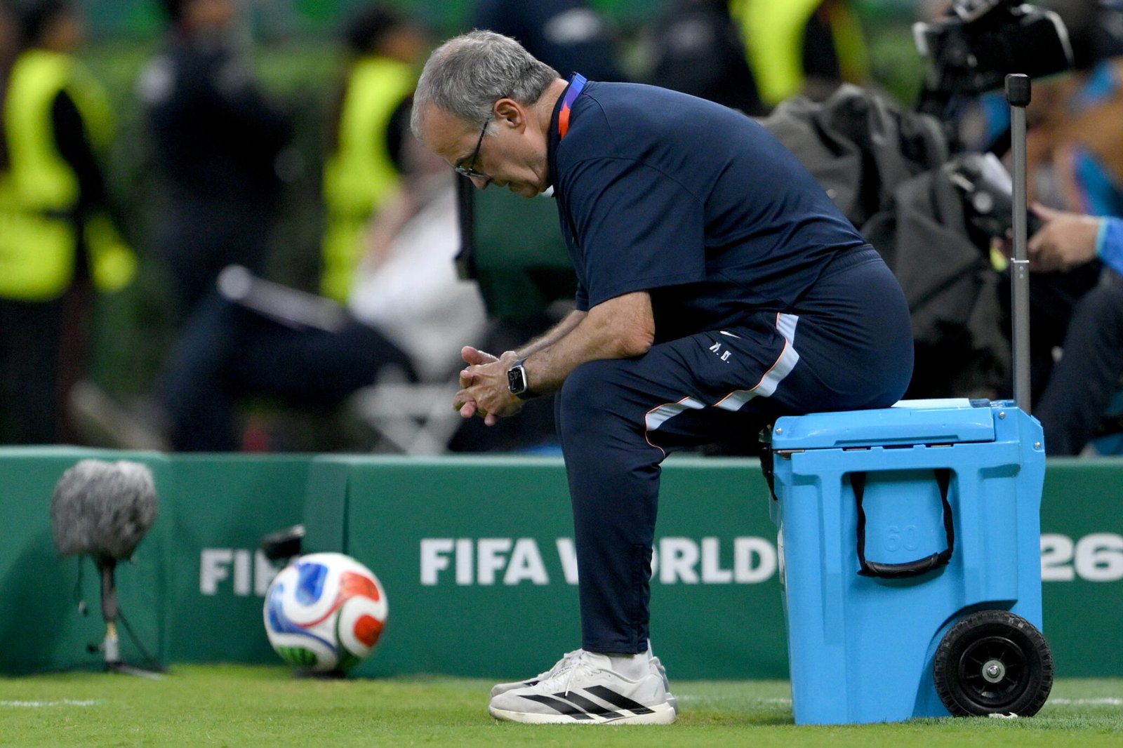 Bielsa, cabizbajo en la nevera. Imagen: @AUF