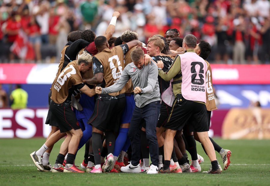 Canadá celebrando gol en el último minuto