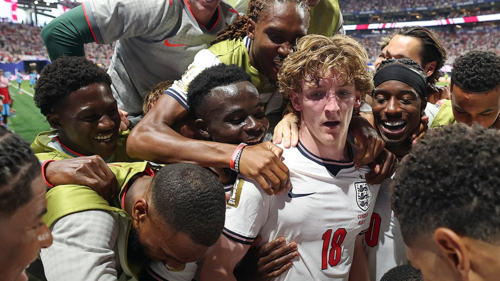 Inglaterra / Vía:@England