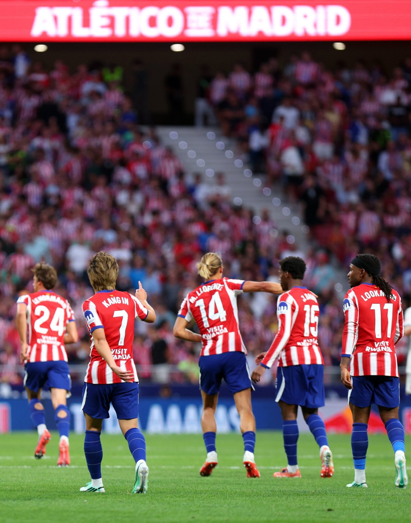 Los jugadores del Atlético de Madrid celebran un tanto en el Metropolitano.