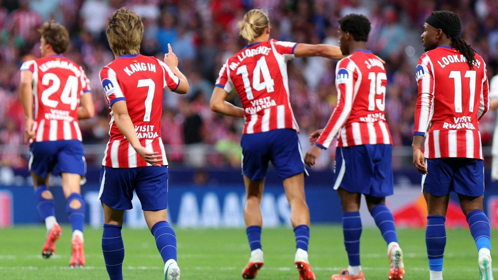 Los jugadores del Atlético de Madrid celebran un tanto en el Metropolitano.