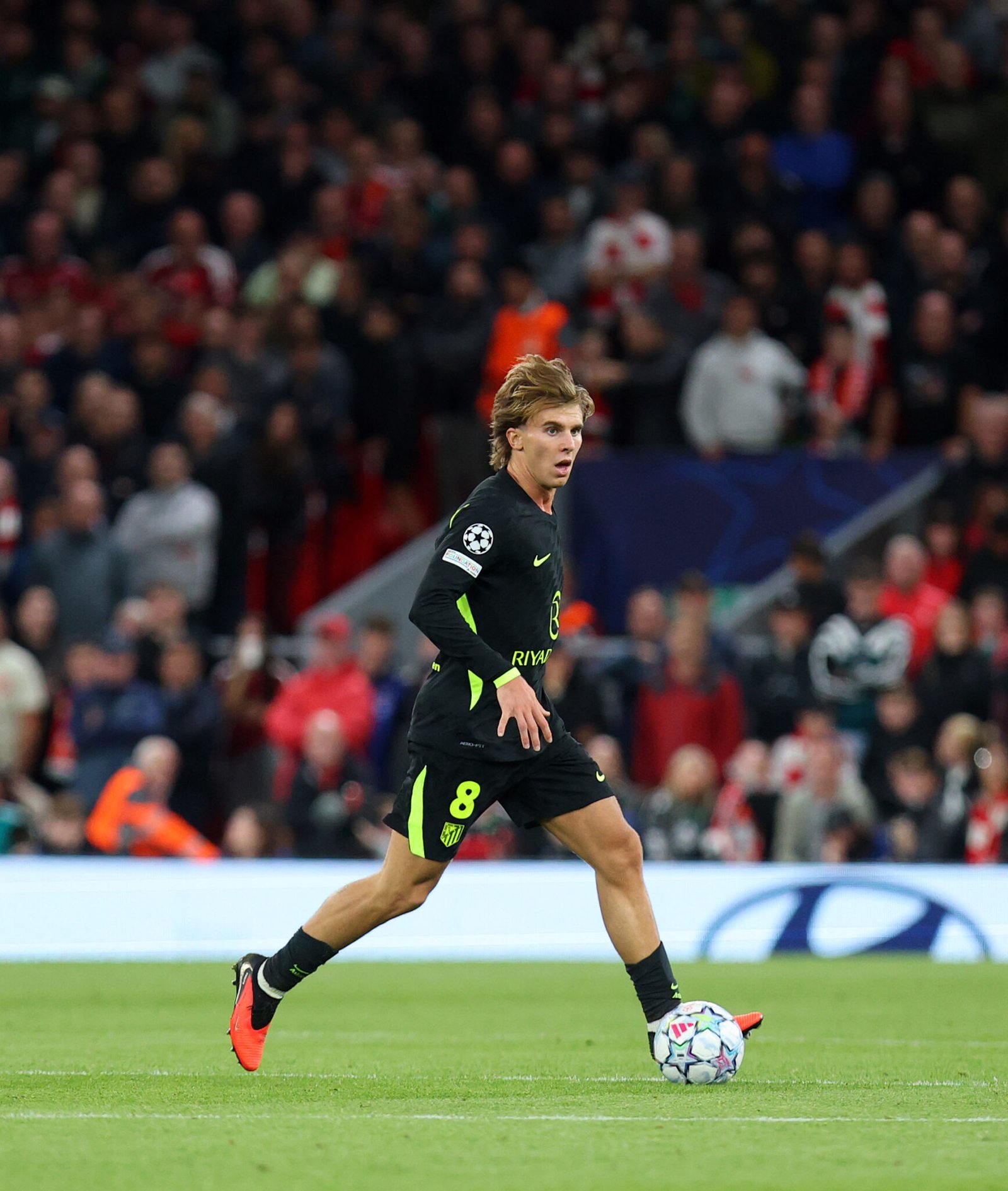 Pablo Barrios, en el encuentro de Champions League.