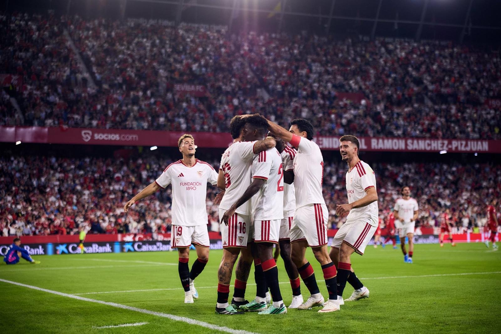 @SevillaFC Vía X