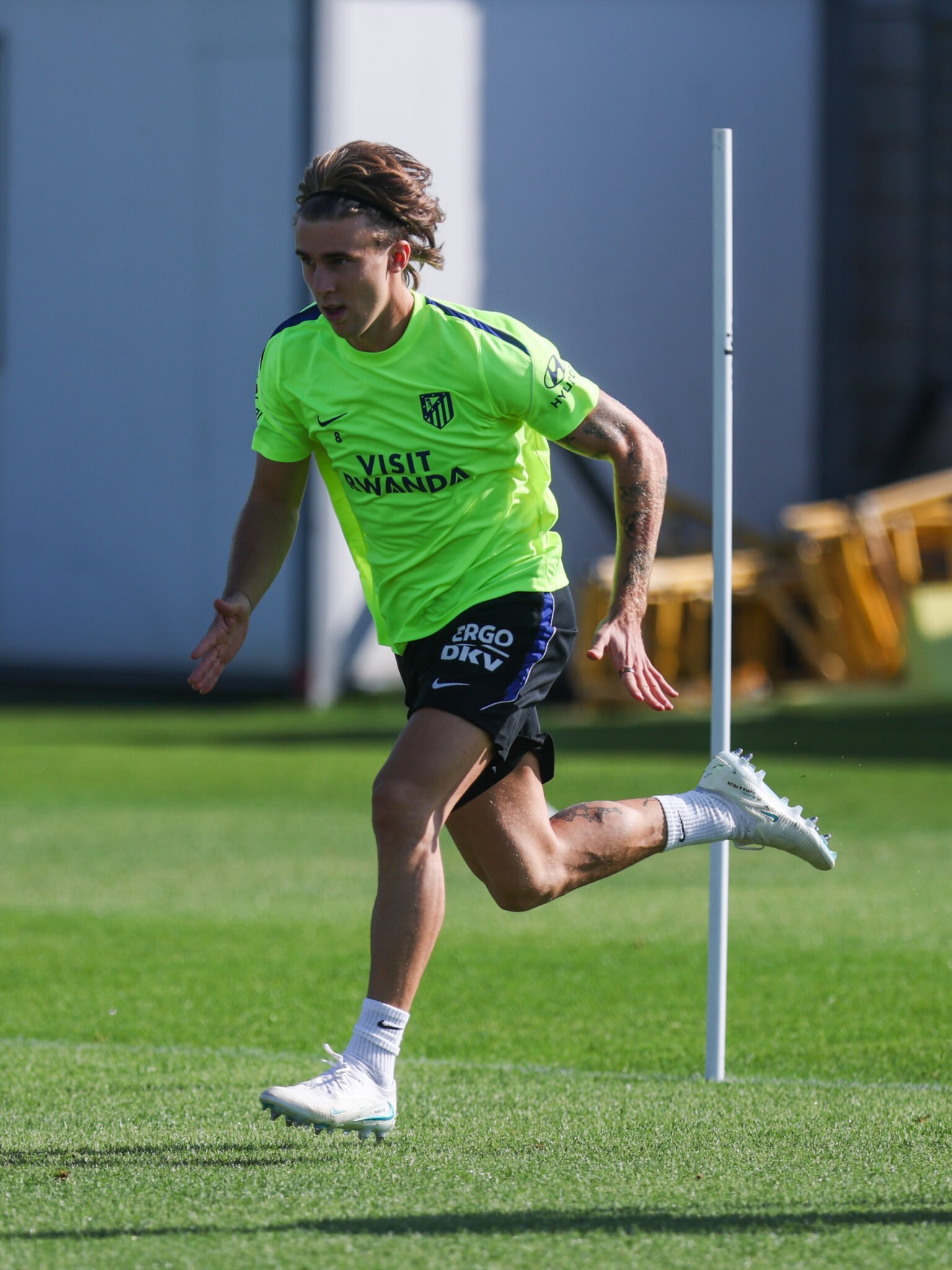 Pablo Barrios, en el entrenamiento del Atlético de Madrid.
